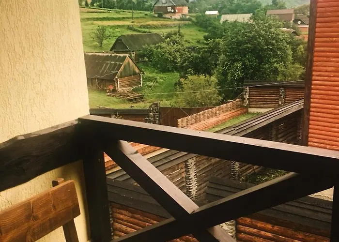 гірський релакс Деревянный коттедж Golovetsk
